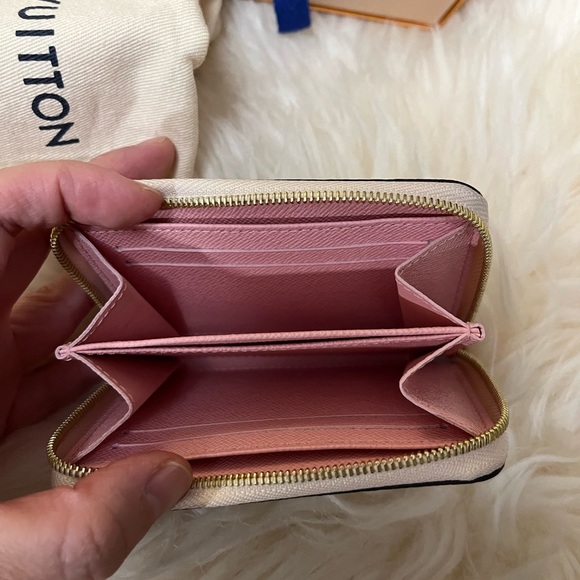 COPY - Authentic Louis Vuitton 2018 Christmas Animation Zippy compact wallet - Picture 5 of 13